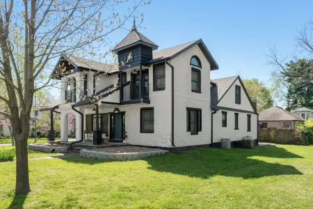 6 bedroom Large house in Pickwick district Springfield Near MSU