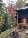 Cozy mountainside cabin, seasonal views of Mt. Leconte & minutes from Dollywood.