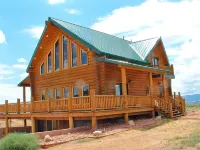 Red Rock Ranch Log Cabin: Large, Fully Furnished, 5 Bdr, sleeps 12, 3 levels