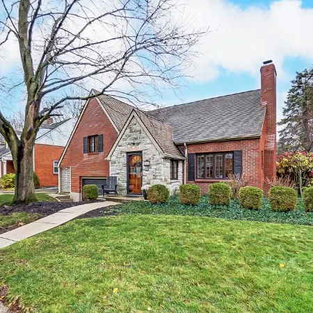 Gorgeous retreat in Dayton OH with private fenced yard.