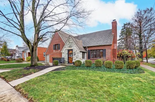 Gorgeous retreat in Dayton OH with private fenced yard.
