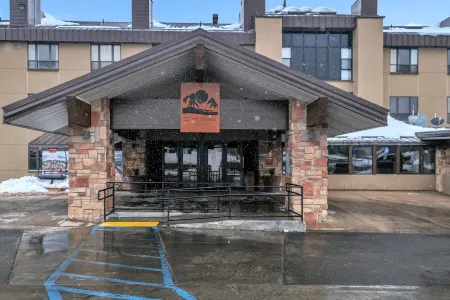 Double Queen Suite  - Five Guests - Secluded Views Отели рядом с достопримечательностью «Брайан Хед Резорт»