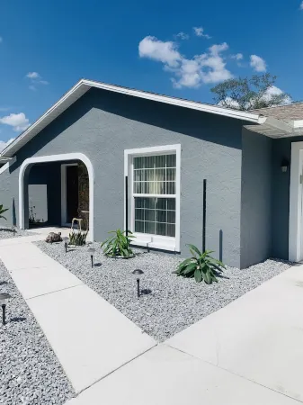 Charming Beach Getaway Villa with Large Private heated Pool Отели рядом с достопримечательностью «Уики Уэши Спринг»