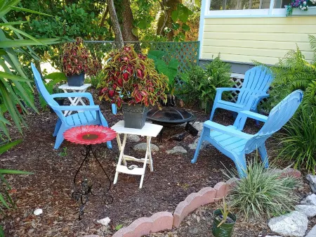 Casa Tranquila, Walk Everywhere Sleeps 2, Comfy, Stylish, Parking, Uptown Area