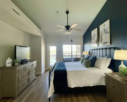 Amazing top floor view in a newly renovated Lake Travis Condo on Private Island Hotels in Lago Vista