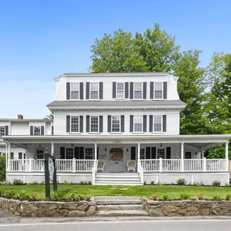 Charming Family-friendly 10 BR, 10.5 BA Property by Perkins Cove!