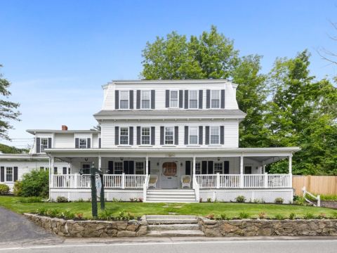 Charming Family-friendly 10 BR, 10.5 BA Property by Perkins Cove!