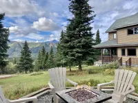 Impressive Mountain Views. Craftsman Home.  Less than 10 miles to bus depot