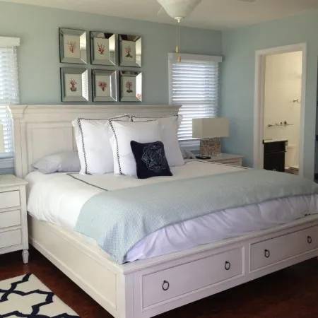 Charming cottage 2 blocks from the beach
