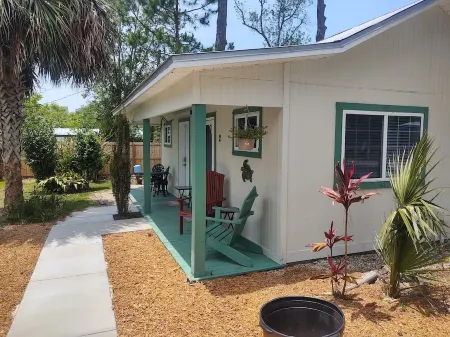 Charming pet friendly cottage in downtown Port St Joe