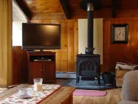 PERFECT LOCATION !!  ONE MILE FROM NORTH CONWAY WITH A SECLUDED FEEL !!