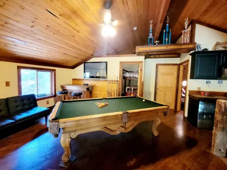 Log Cabin Golf Course Front-Terrace Lakes, gorgeous wrap around deck with views