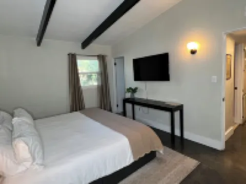 4 bed, 2 bath home conveniently located in NE Gainesville