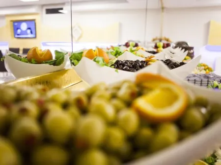 White Palace Hotel Отели рядом с достопримечательностью «Музей авиации»