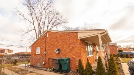 Entire home, strategic location, everything within reach. Off i94 & Southfield.