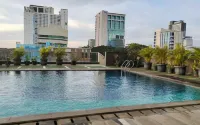 Thara Place Treepark BSD - piscina