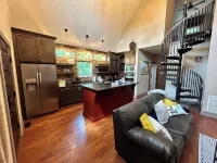 The Retreat at Eagles Landing. Cozy cabin in a beautiful and gated neighborhood,