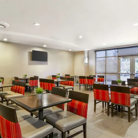 Comfort Suites Glendale - State Farm Stadium Area