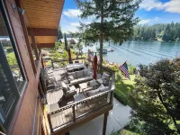 Rivers Edge Retreat, Luxury Waterfront Estate, Private Dock, Fire Pit, Swimming