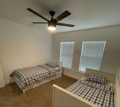 Brand new house Walking distance to Busch Gardens 뮤지엄 오브 사이언스 & 인더스트리 주변 호텔