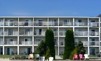 Breakers Resort - Lakeside