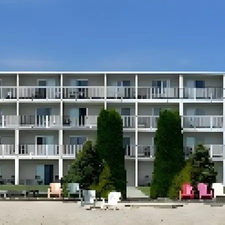Breakers Resort - Lakeside