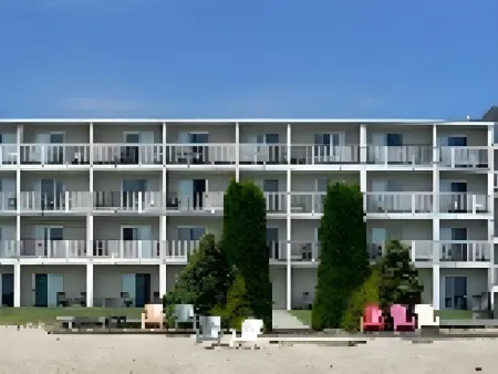 Breakers Resort - Lakeside