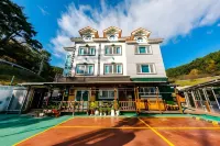 Ji and Park Pension Hotels near Skyline Luge Tongyeong