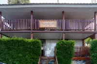 RedDoorz Plus @ Puncak Mas Cottage فنادق في West Tanjung Karang