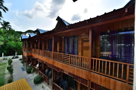 Holiday N Holiday Beach Resort