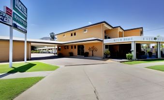 Raintree Motel