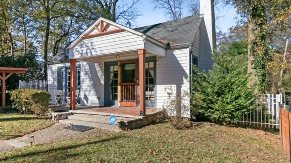 Airport Oasis Cottage
