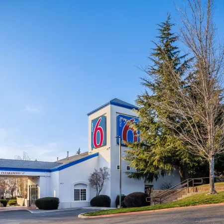 Motel 6 Auburn, CA