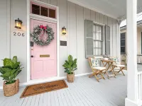 NEW NEW NEW Precious Cottage in Historic Downtown