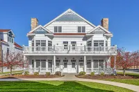 The Cottage - Newly Renovated Beachfront Condo on Lake Michigan