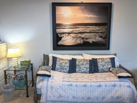 Sparkling Clean & Private! Ocean Views! Two Full Bathrooms! [6n7]