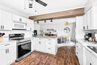 Sleeps12 - Dog-Friendly SidexSide Duplex - Large Yard/Hammocks/Firepits/Grills