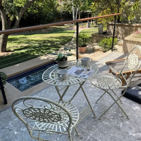 Brand New Charming Guest House in lovely Northwest Glendale CA. Private &Quiet