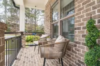 Kennesaw Charm-3 Min to Downtown & Pet Friendly!