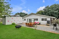 Charming 3bd - Near beaches - Foosball & Backyard Hotels near Norfolk International Airport