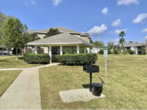 Upgraded condo close to Beach