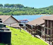 1 BR Lake Condo Perfect Couples Getaway-King Bed