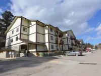 Modern Condo only Minutes from Deadwood & Sturgis! Hotel di Lead