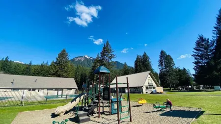 Rainier Retreat close to White Pass Отели рядом с достопримечательностью «La Wis Wis Campground»