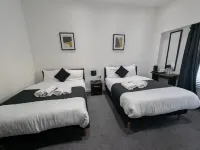OYO Firs Lodge London Heathrow فنادق في هونسلو