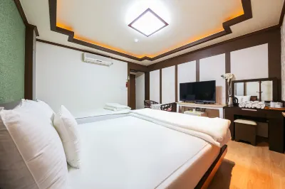 Gangjin Soo Hotels in der Nähe von Muwisa
