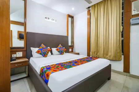 FabHotel Nand Отели рядом с достопримечательностью «Prem Watika»