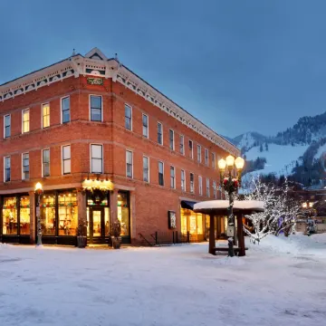 Independence Square Lodge by Frias