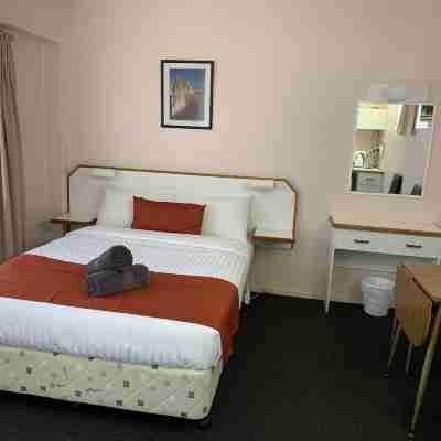 Bradman Motor Inn Rooms