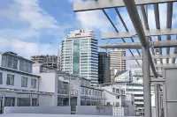 Deluxe Waterfront & City Apartment